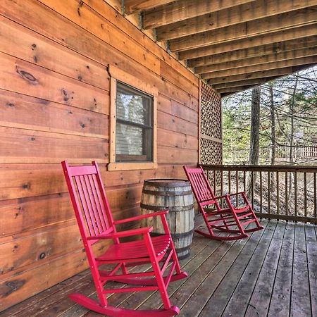Villa Cozy Cabin With Hot Tub In The Heart Of Pigeon Forge Exterior foto