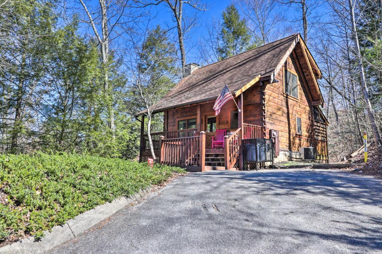 Villa Cozy Cabin With Hot Tub In The Heart Of Pigeon Forge Exterior foto