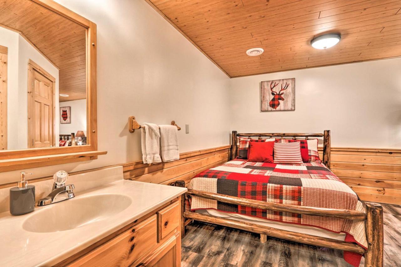Villa Cozy Cabin With Hot Tub In The Heart Of Pigeon Forge Exterior foto
