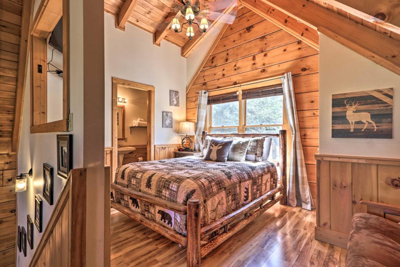 Villa Cozy Cabin With Hot Tub In The Heart Of Pigeon Forge Exterior foto