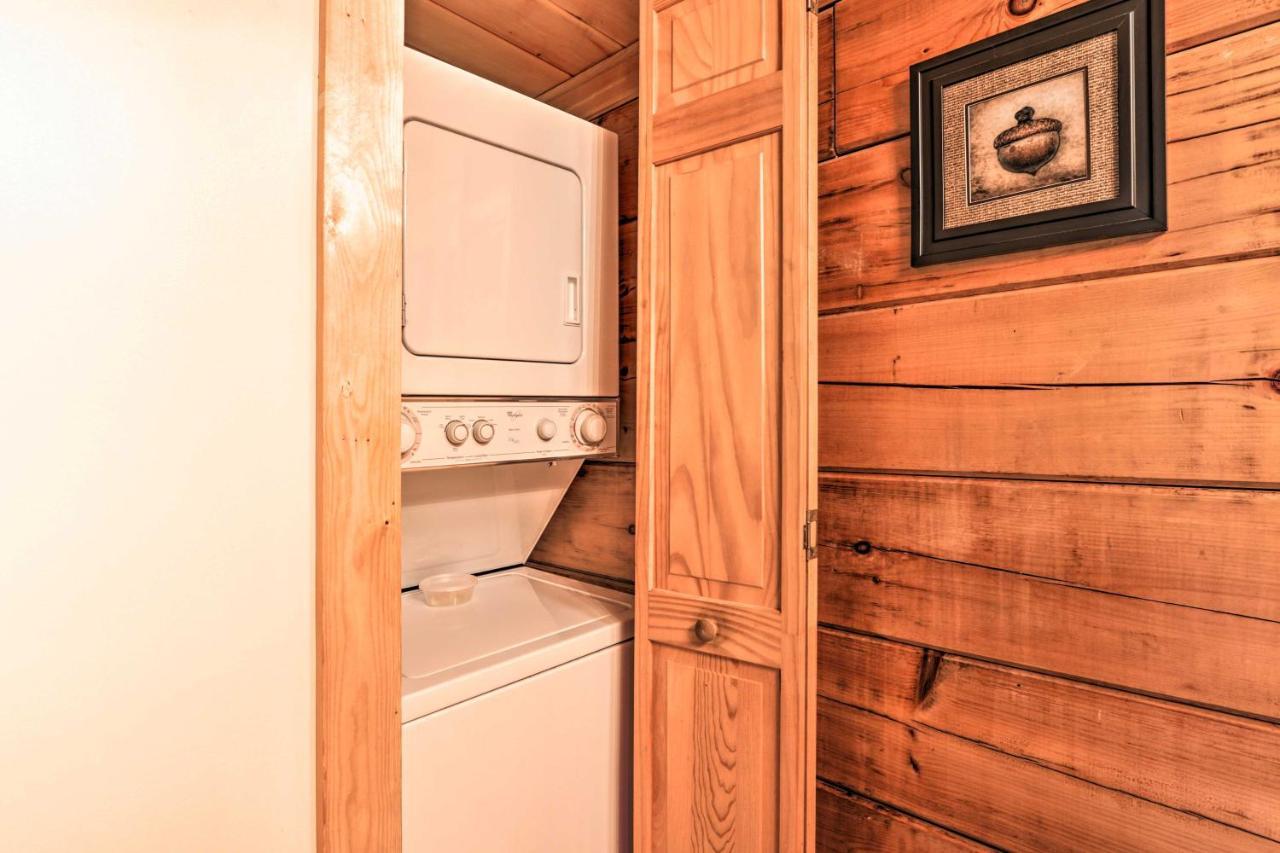 Villa Cozy Cabin With Hot Tub In The Heart Of Pigeon Forge Exterior foto