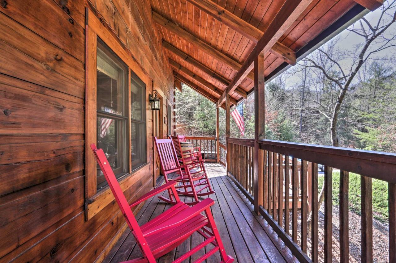 Villa Cozy Cabin With Hot Tub In The Heart Of Pigeon Forge Exterior foto