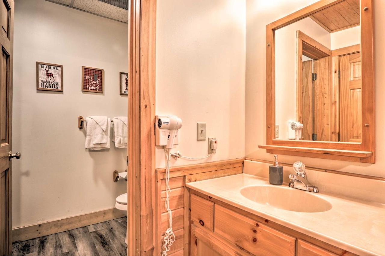 Villa Cozy Cabin With Hot Tub In The Heart Of Pigeon Forge Exterior foto