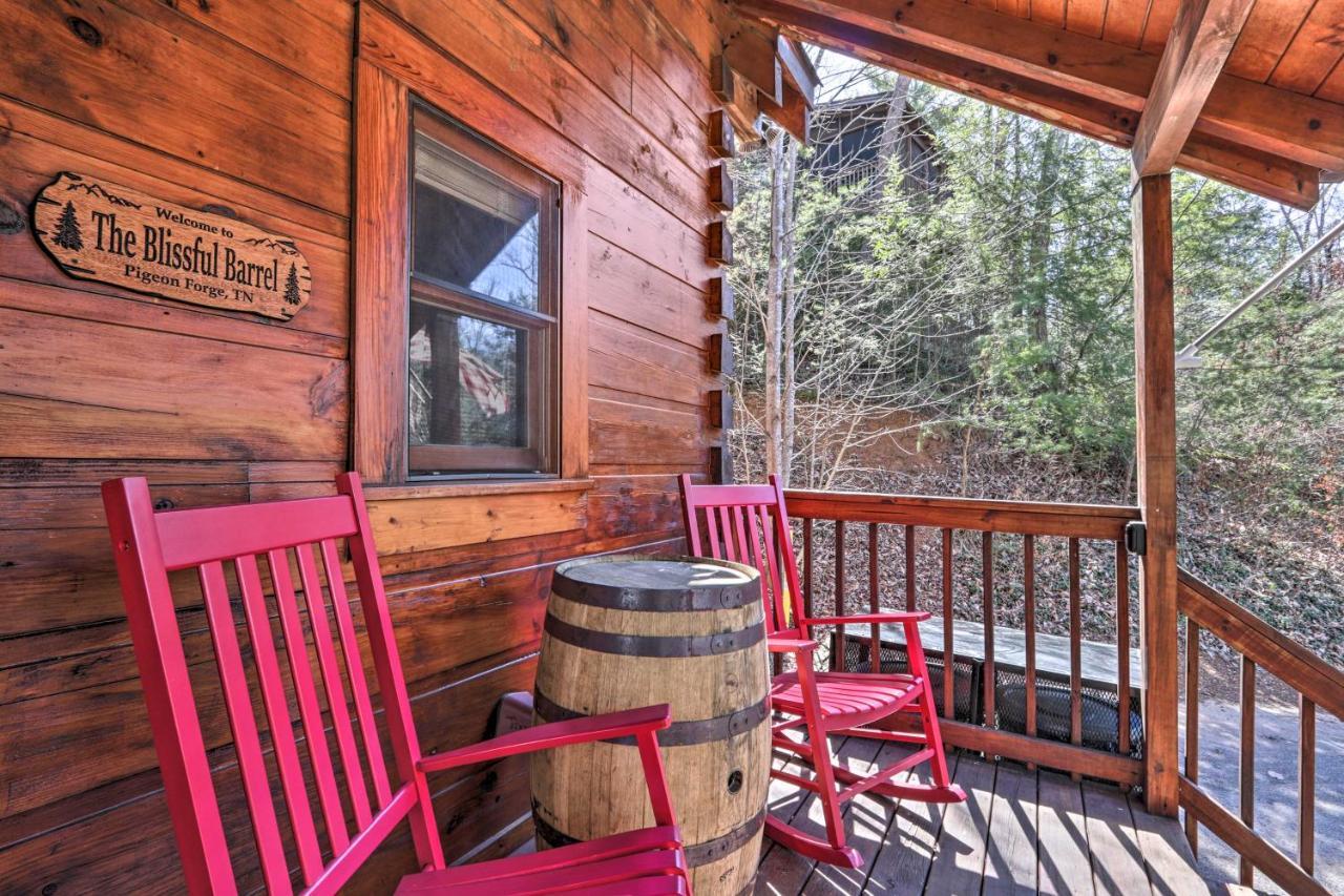 Villa Cozy Cabin With Hot Tub In The Heart Of Pigeon Forge Exterior foto